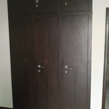 Furnished Amenities in 2.5 BHK Apartment at Amrapali Silicon City, Sector 76 – for Rent