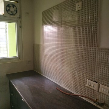 Bathroom in 2.5 BHK Apartment at Amrapali Silicon City, Sector 76 – for Rent