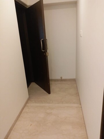 Room in 3 BHK Apartment at Eminente I, Khar West – for Sale