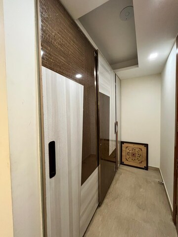 Building Lobby in 4 BHK Builder Floor at Sector 42 – for Rent