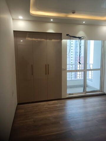 Room in 4 BHK Apartment at Lotus Panache, Sector 110 – for Rent