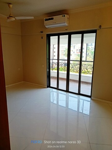 Room in 3 BHK Apartment at Jolly Bhavan, Khar West – for Rent