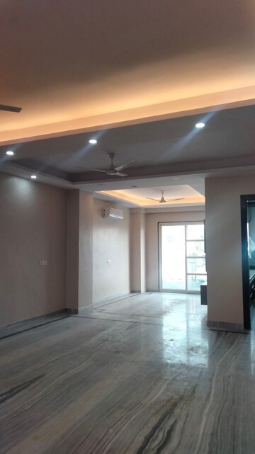 Room in 2 BHK Builder Floor at Ansal Plaza Sector-23, Sector 23 – for Rent