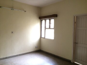 Room in 2 BHK Apartment at Vasant Kunj – for Sale
