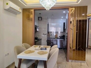 Master Bedroom in 4 BHK Builder Floor at Palam Vihar Residents Association, Palam Vihar – for Rent