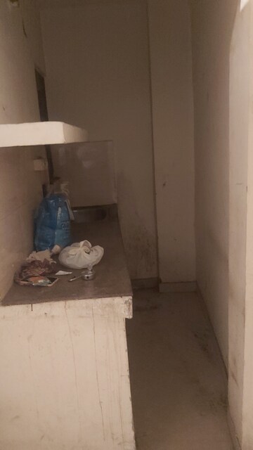 Parking in 1 RK Builder Floor at Mayur Vihar – for Rent