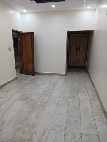 Room in 4 BHK Builder Floor at Rajouri Garden – for Rent