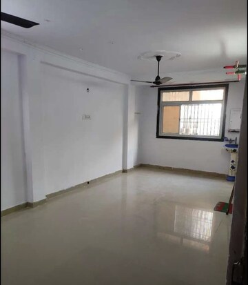 Room in 2 BHK Apartment at Aliganj – for Rent