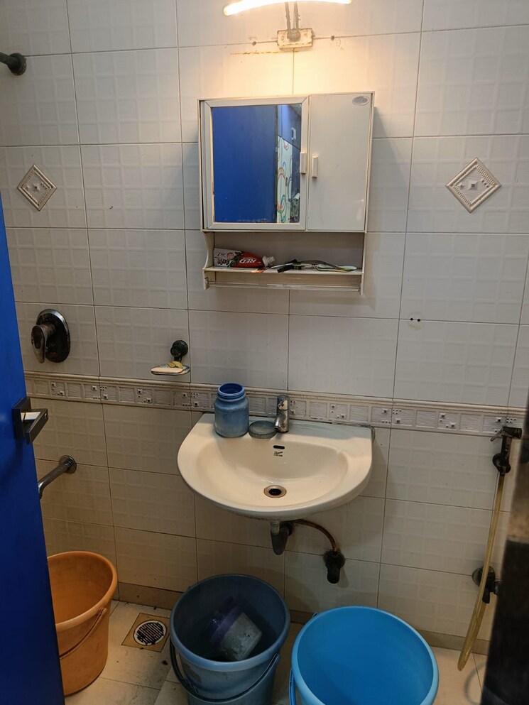 Bathroom, andheri west 4 Bedroom 2600 Sq.Ft. Apartment In Andheri West Mumbai 8272322