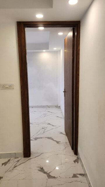 Building Lobby in 1 BHK Builder Floor at Saket – for Rent