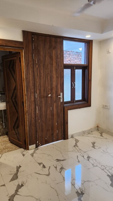 Room in 1 BHK Builder Floor at Saket – for Rent
