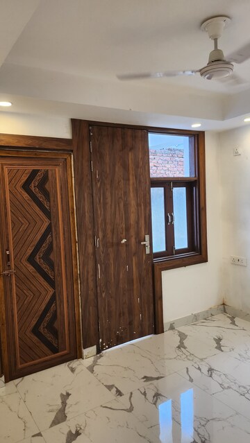 Room in 1 BHK Builder Floor at Saket – for Rent