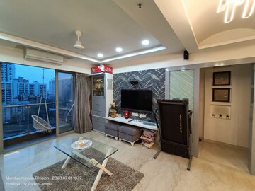 Room in 3.5 BHK Apartment at Andheri West – for Sale