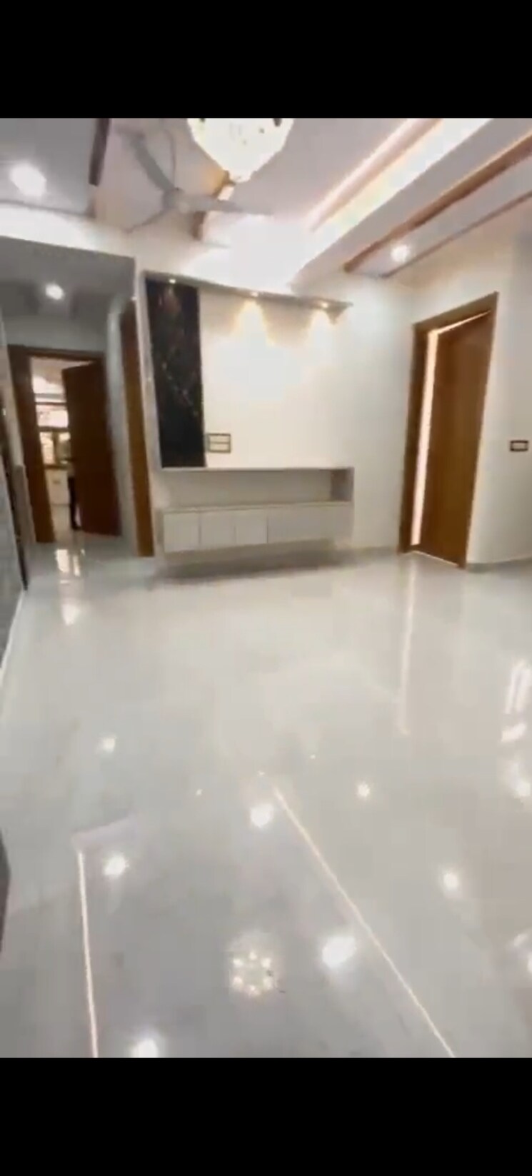 Room, sector 104 3 Bedroom 1500 Sq.Ft. Builder Floor In Sector 104 Noida 8272420