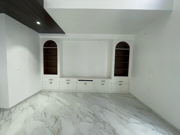 Room in 5 BHK Villa at Madhapur – for Rent