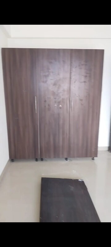 Bedroom in 3 BHK Apartment at Satellite Tower, Goregaon East – for Rent