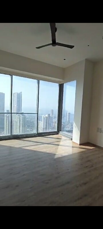 Room in 4 BHK Apartment at Rustomjee Crown, Prabhadevi – for Rent