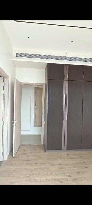 Room in 4 BHK Apartment at Rustomjee Crown, Prabhadevi – for Rent