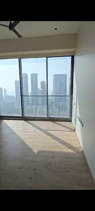 Room in 4 BHK Apartment at Rustomjee Crown, Prabhadevi – for Rent