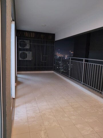 Room in 2 BHK Apartment at Godrej Woods, Sector 43 – for Rent