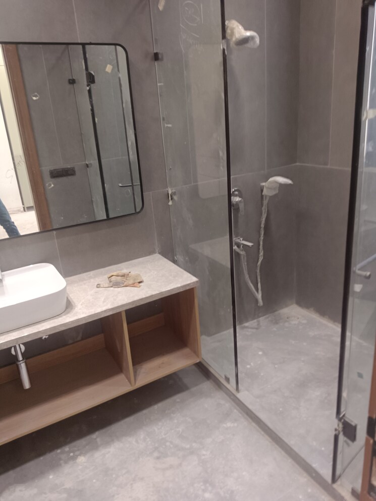 Attached Bathroom, sukhdev vihar 4 Bedroom 300 Sq.Yd. Builder Floor In Sukhdev Vihar Delhi 8272480