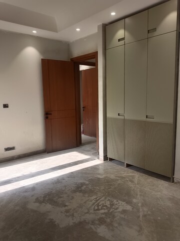 Room in 4 BHK Builder Floor at Sukhdev Vihar – for Sale