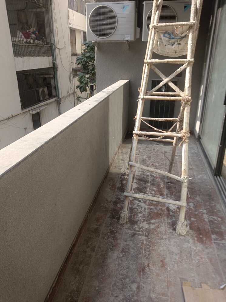 Balcony, sukhdev vihar 4 Bedroom 300 Sq.Yd. Builder Floor In Sukhdev Vihar Delhi 8272480