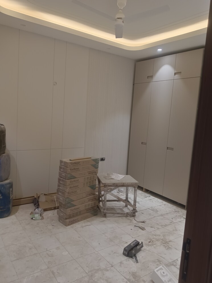 Room, sukhdev vihar 4 Bedroom 300 Sq.Yd. Builder Floor In Sukhdev Vihar Delhi 8272480