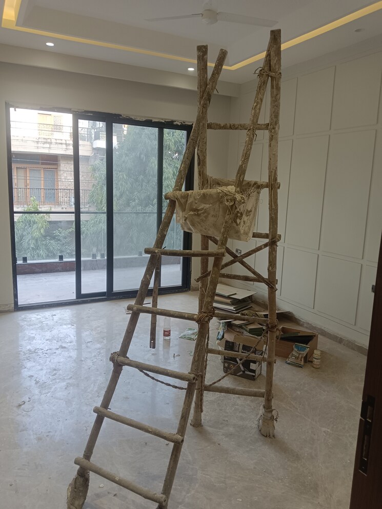 Room, sukhdev vihar 4 Bedroom 300 Sq.Yd. Builder Floor In Sukhdev Vihar Delhi 8272480