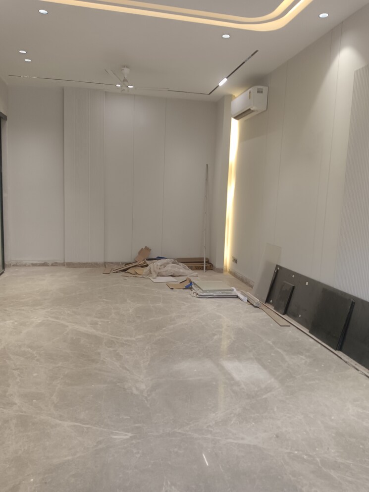 Room, sukhdev vihar 4 Bedroom 300 Sq.Yd. Builder Floor In Sukhdev Vihar Delhi 8272480