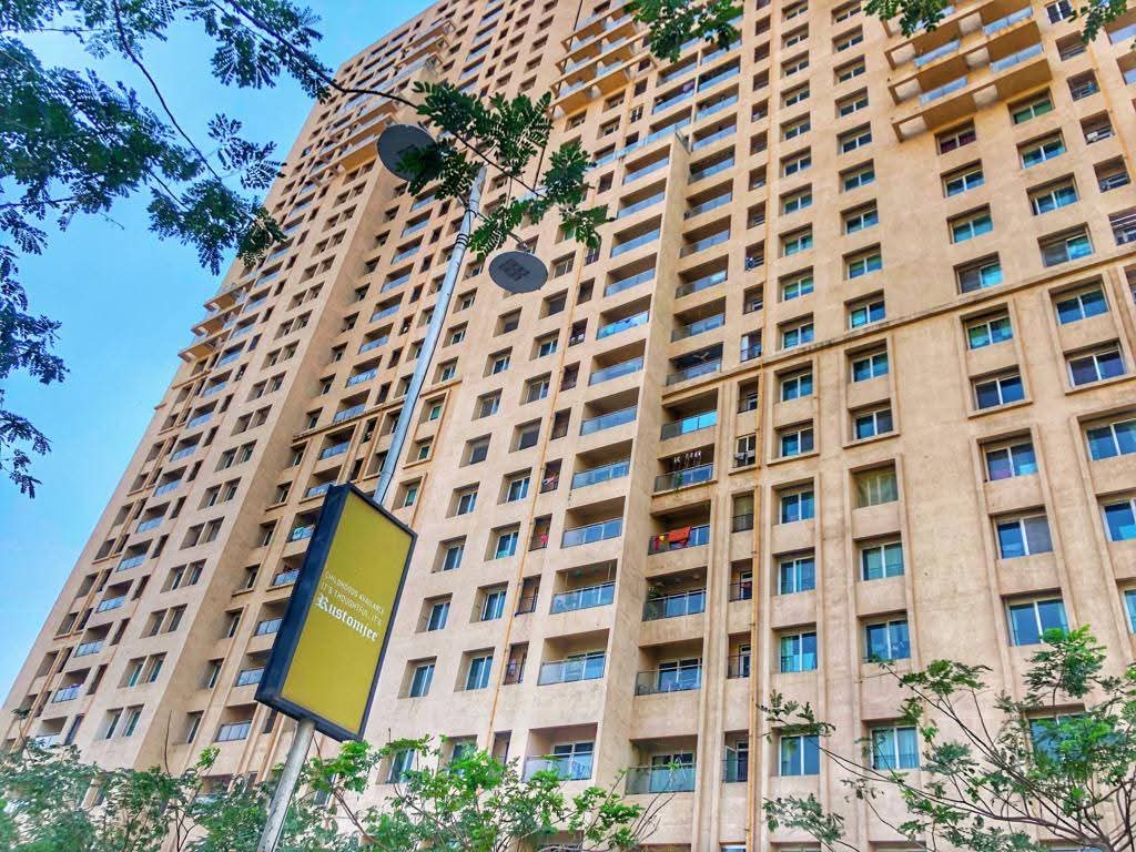 2 BHK Apartment For Sale in Rustomjee Urbania