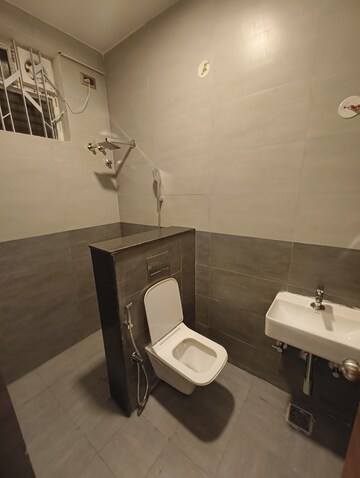Bathroom in 3 BHK Builder Floor at Kaypee Grandeur Indiranagar, Indiranagar – for Rent