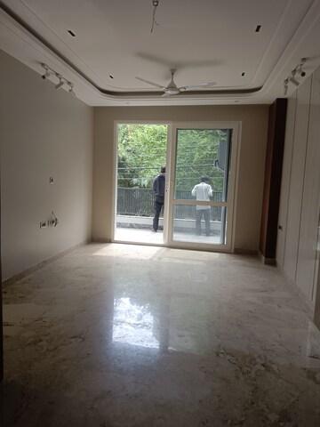 Room in 3 BHK Builder Floor at Safdarjung Enclave – for Sale