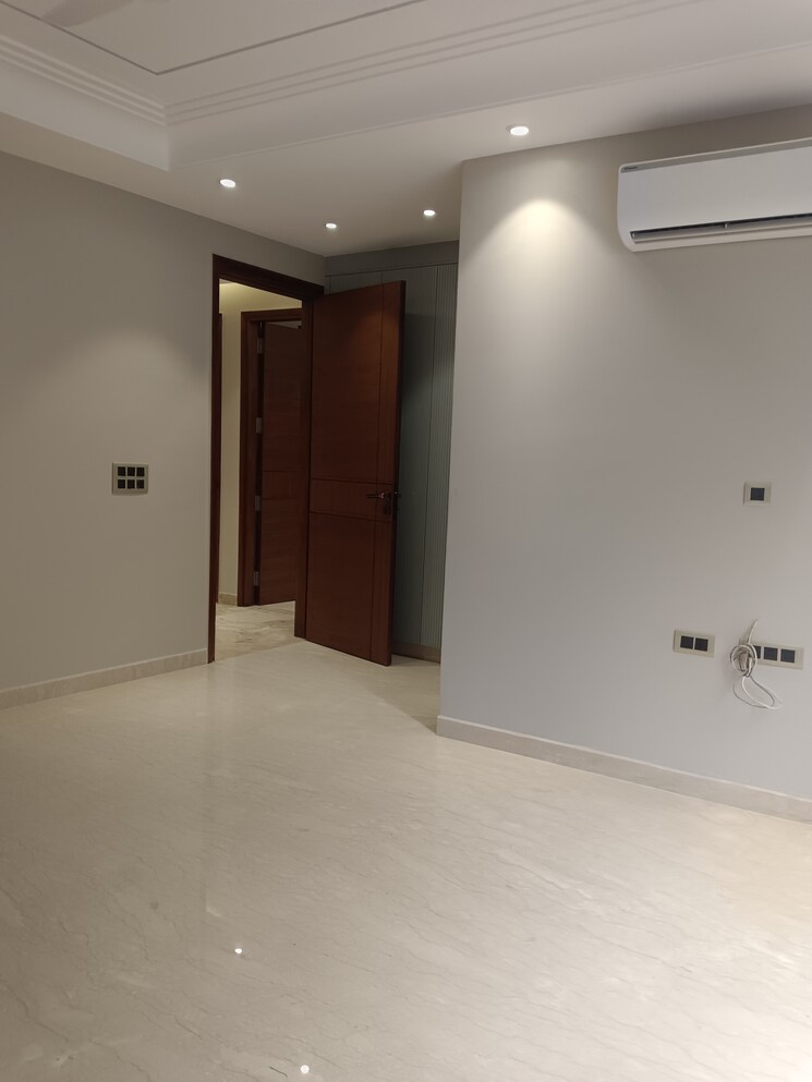 Room, safdarjung enclave 3 Bedroom 214 Sq.Yd. Builder Floor In Safdarjung Enclave Delhi 8272503