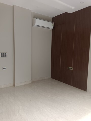 Room in 3 BHK Builder Floor at Safdarjung Enclave – for Sale