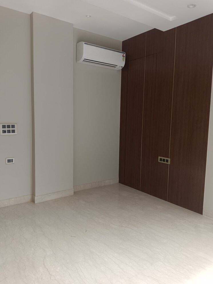 Room, safdarjung enclave 3 Bedroom 214 Sq.Yd. Builder Floor In Safdarjung Enclave Delhi 8272503