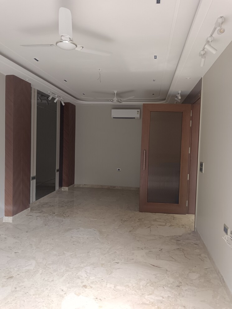 Room, safdarjung enclave 3 Bedroom 214 Sq.Yd. Builder Floor In Safdarjung Enclave Delhi 8272503