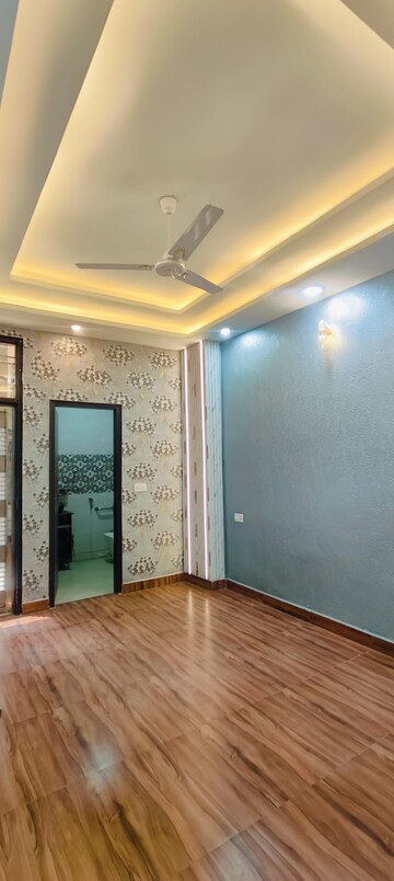 Room in 3 BHK Apartment at Windsor Paradise 2, Raj Nagar Extension – for Rent