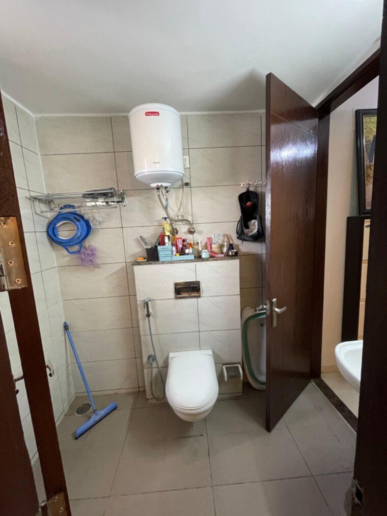 Bathroom, motiaz-royal-citi 3 Bedroom 1460 Sq.Ft. Apartment In Nagla Road Zirakpur 8272537