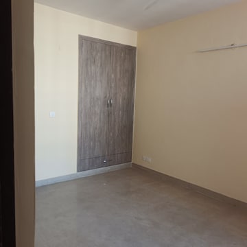 Room in 3 BHK Apartment at SRS Residency, Sector 88 – for Sale