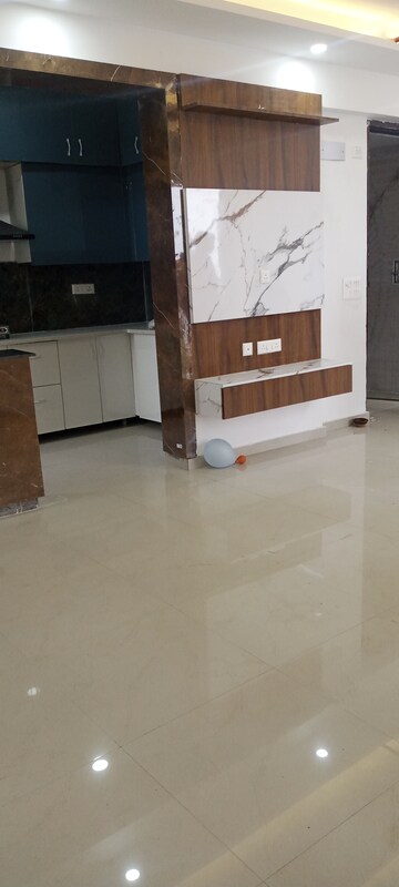 Room in 2.5 BHK Apartment at Prateek Grand Paeonia, Krishna Vihar – for Rent