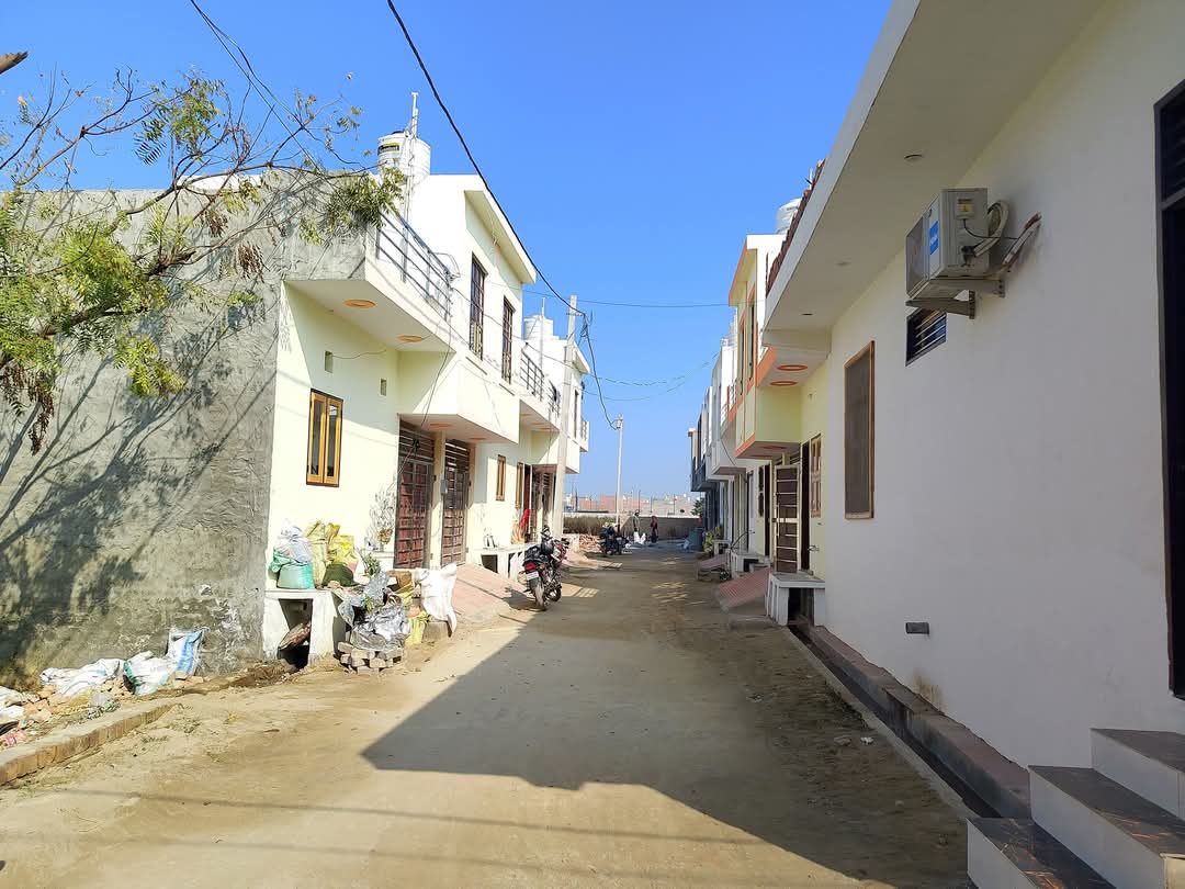 Plot For Sale in Paramount Oak