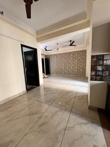2 BHK Apartment For Rent in Aims Golf Avenue II, Sector 75