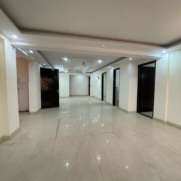 Room in 4 BHK Builder Floor at Green Fields Colony – for Rent