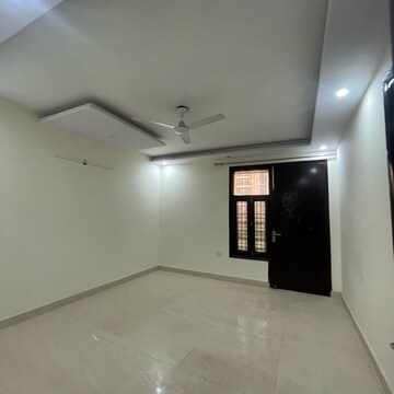 Room in 4 BHK Builder Floor at Green Fields Colony – for Rent