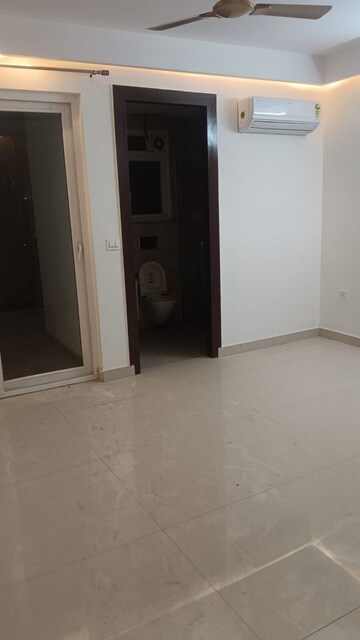 Room in 3 BHK Builder Floor at Unitech Woodstock Floors, Sector 50 – for Rent