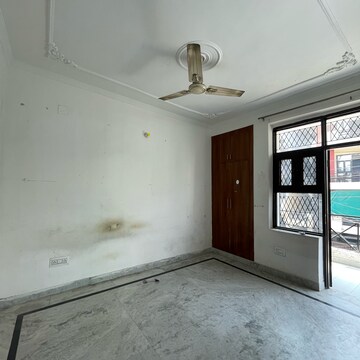 Room in 2 BHK Builder Floor at Green Fields Colony – for Rent