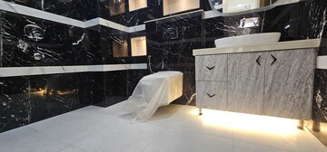 Master Bedroom in 3.5 BHK Builder Floor at Unitech South City II, Sector 50 – for Rent