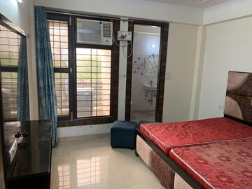 Room in 3 BHK Builder Floor at Ansal Sushant Apartments, Sushant Lok I – for Rent
