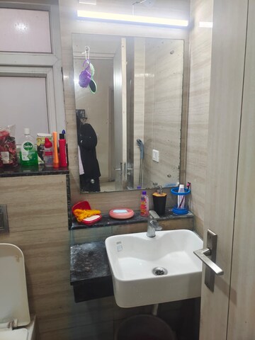 Master Bedroom in 3.5 BHK Apartment at Unitech Escape, Sector 50 – for Rent